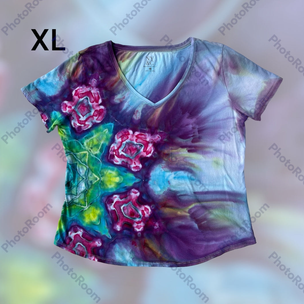 Ladies XL Vneck Tshirt, mandala tie dye