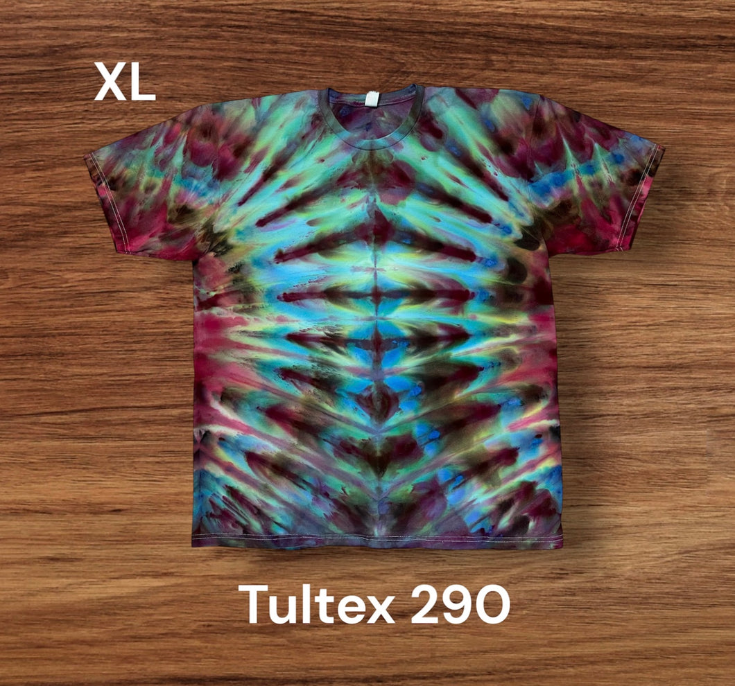 XL Tshirt, tie dye design