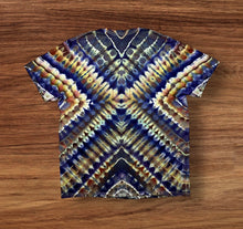 Load image into Gallery viewer, XL Tshirt,  tie dye design
