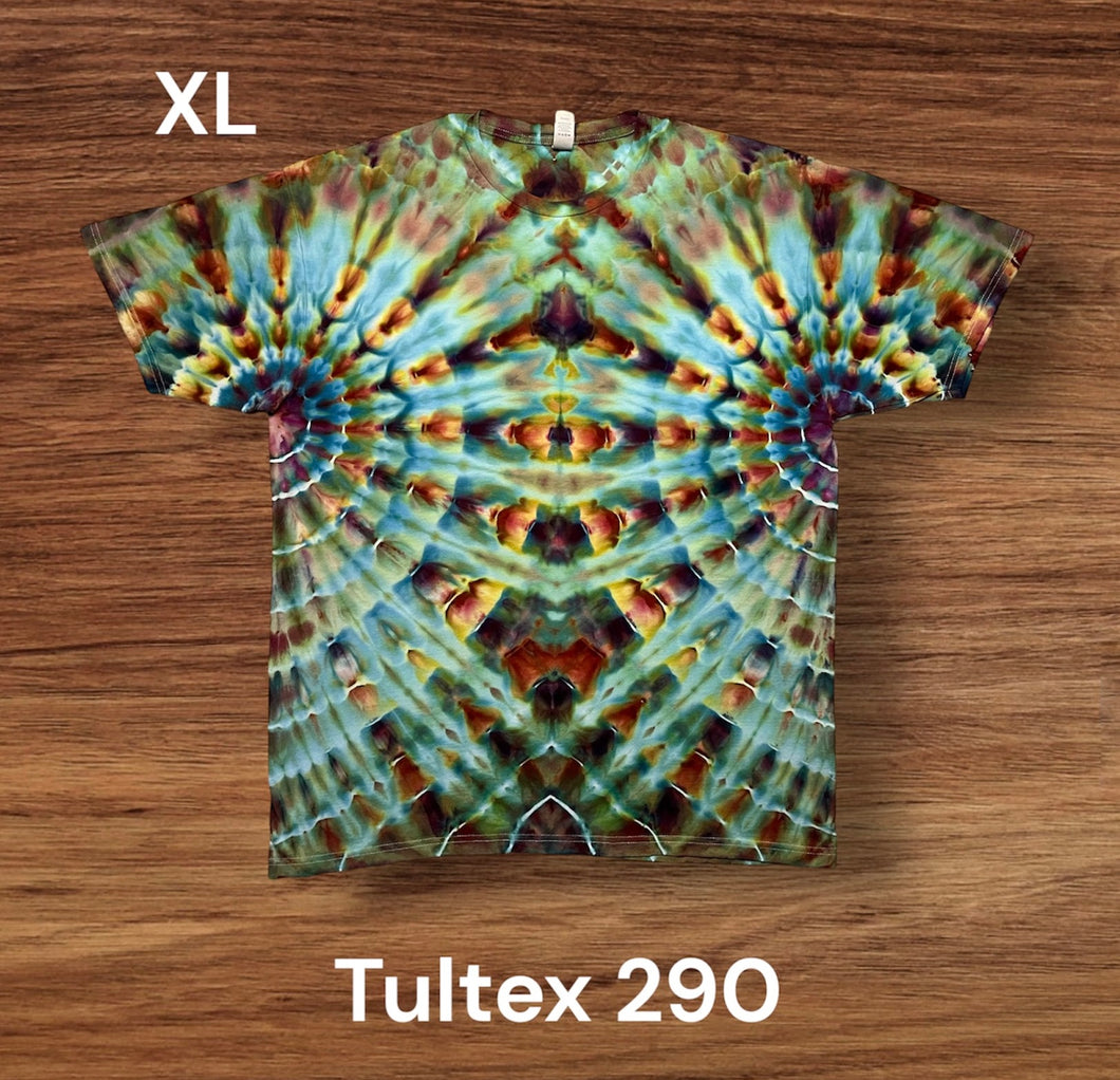 XL Tshirt, fan fold tie dye