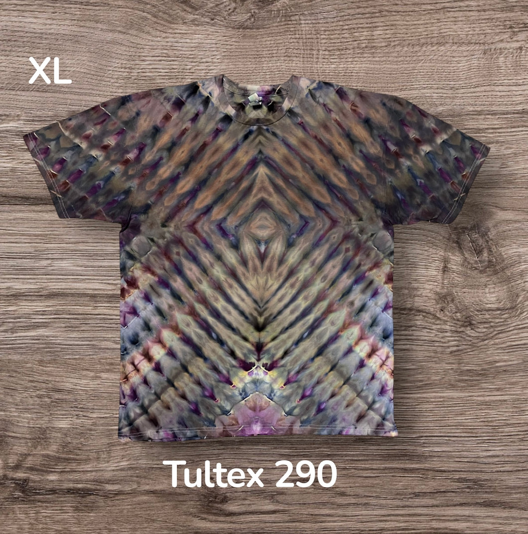 XL Tshirt, tie dye design