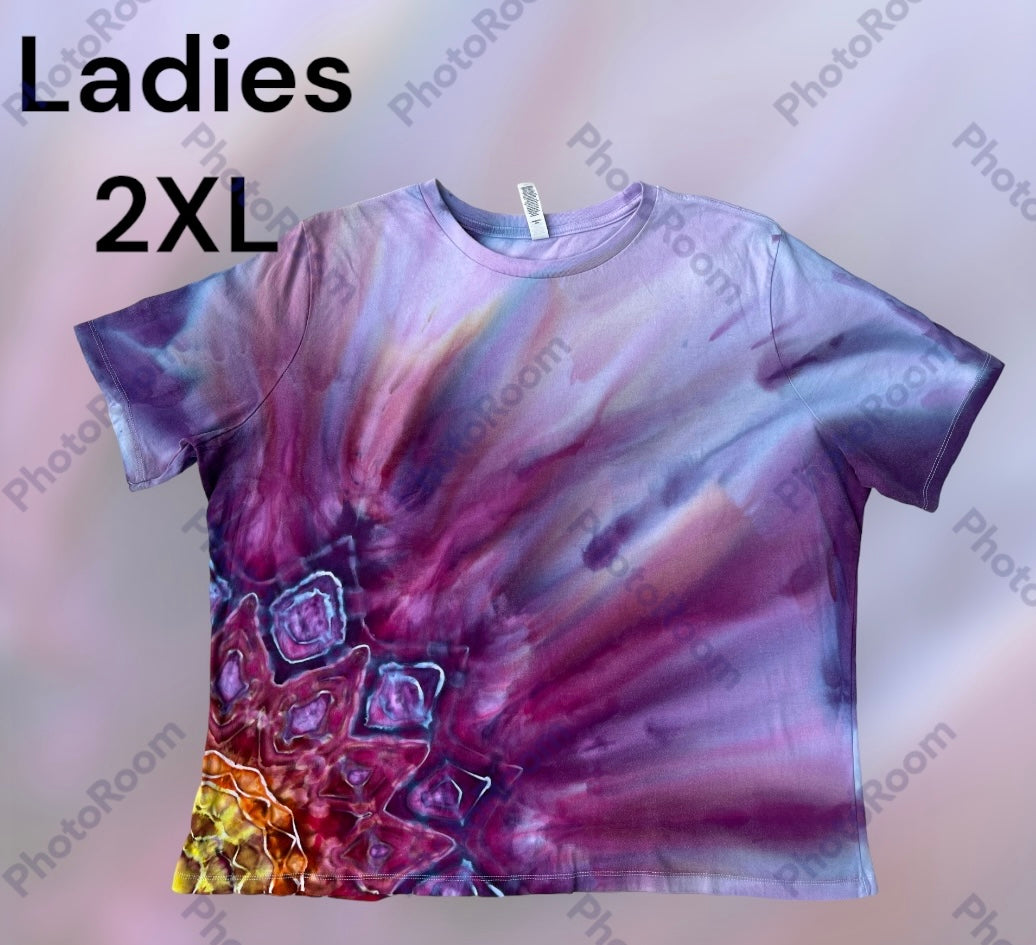 Ladies 2XL tshirt, mandala gravity tie dye