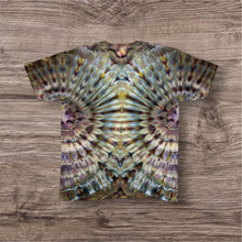 Load image into Gallery viewer, Large Tshirt, fanfold tie dye
