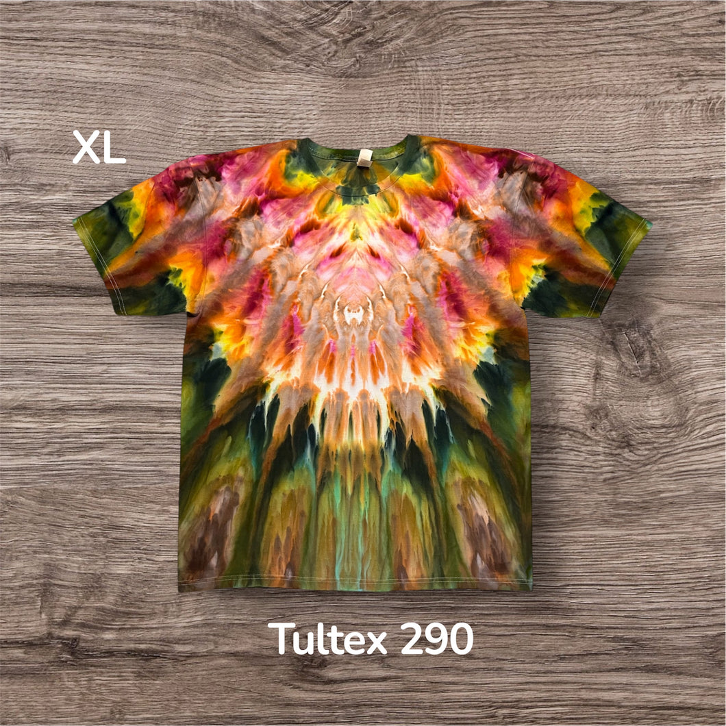 XL Tshirt, tie dye design
