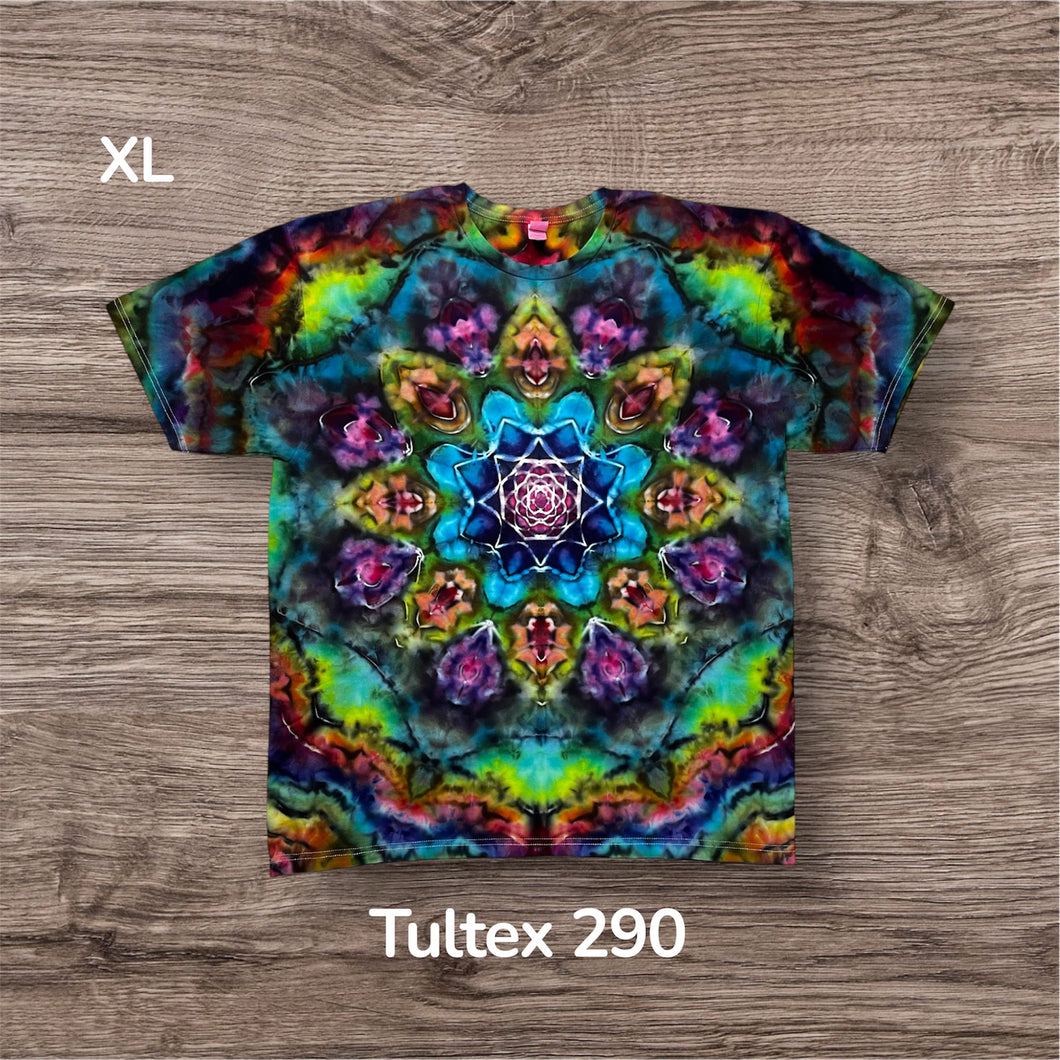 XL Tshirt, mandala tie dye