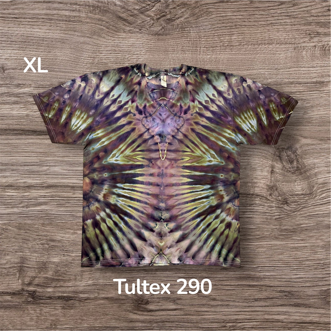 XL Tshirt, tie dye design