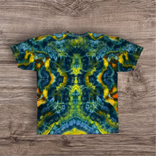 Load image into Gallery viewer, XL Tshirt, mandala tie dye
