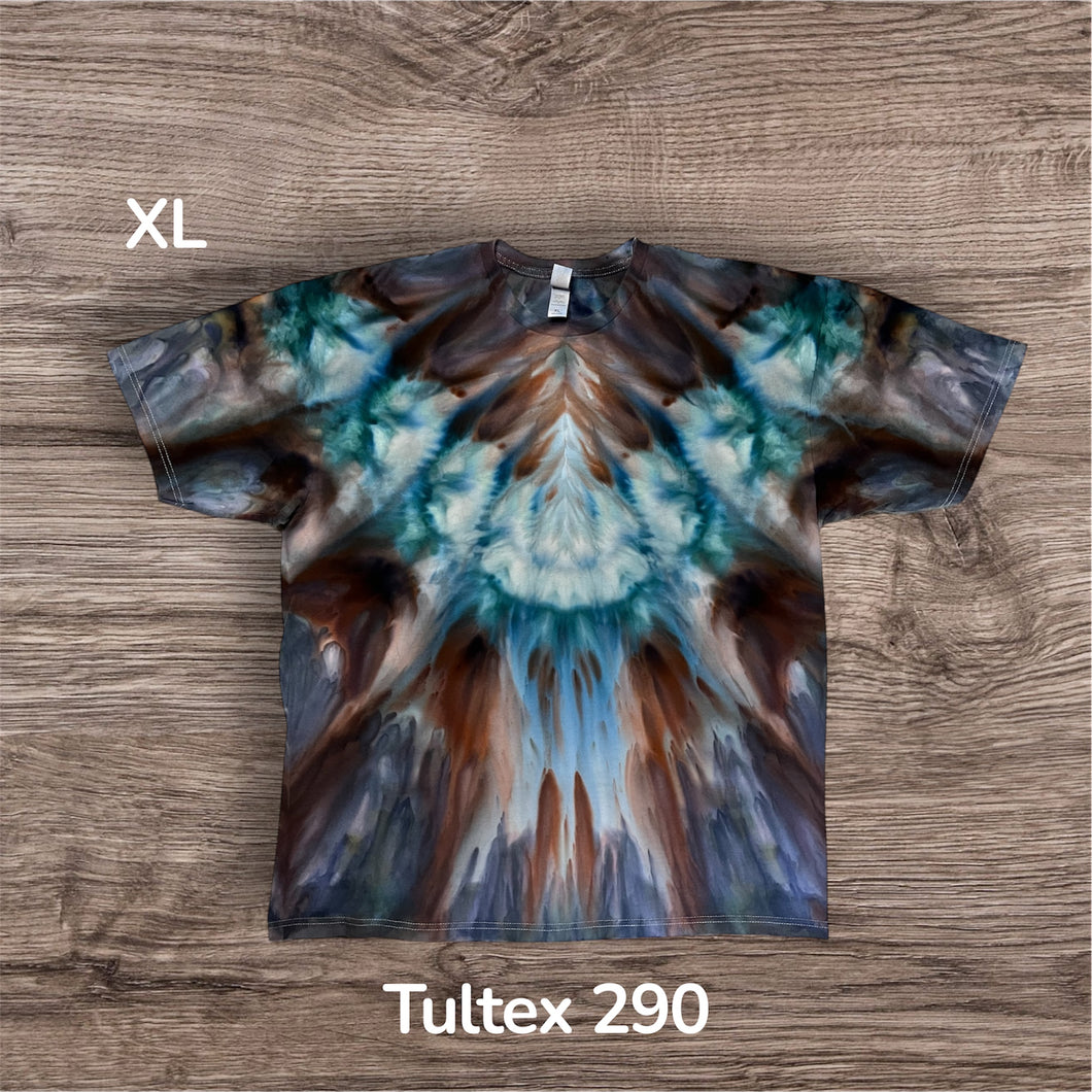XL Tshirt, tie dye design