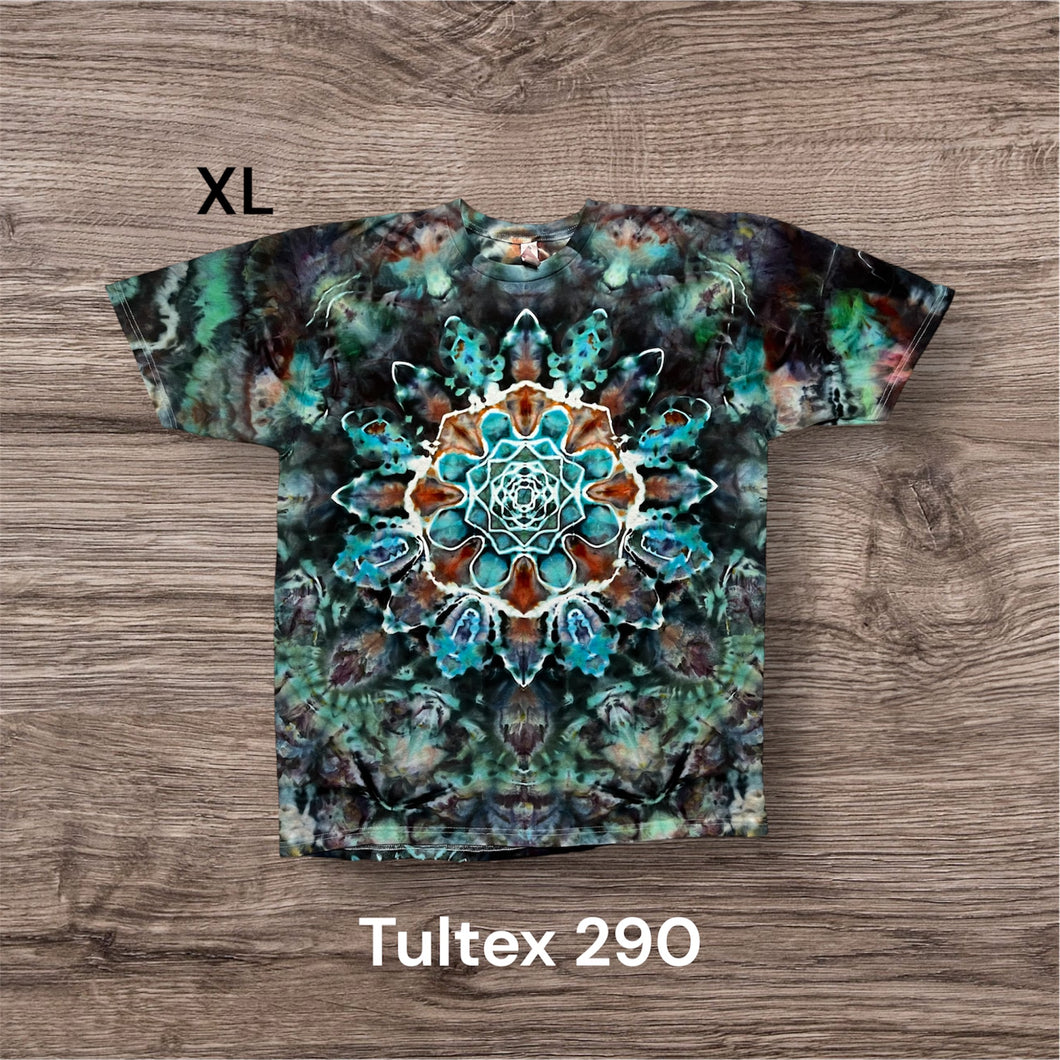 XL Tshirt, mandala tie dye