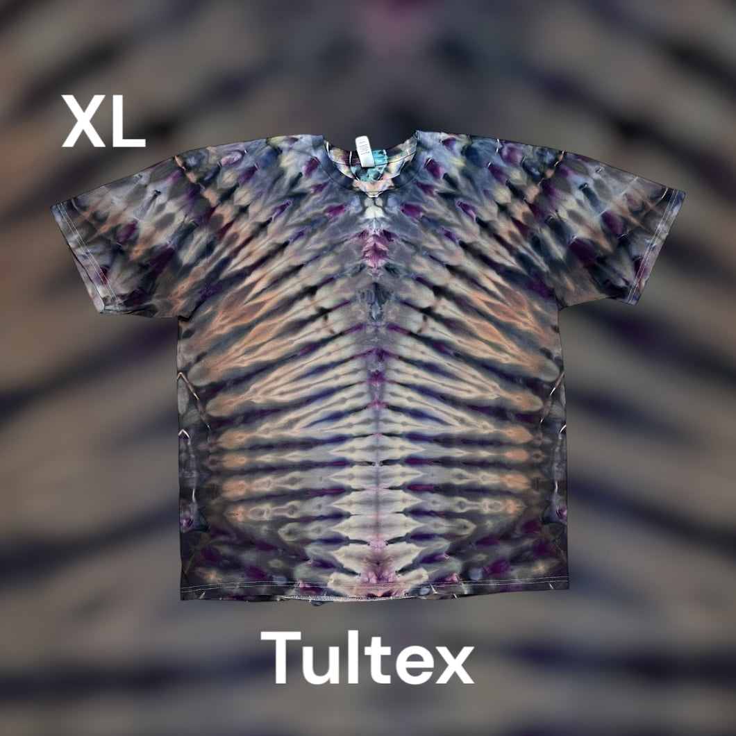 XL Tshirt, tie dye design