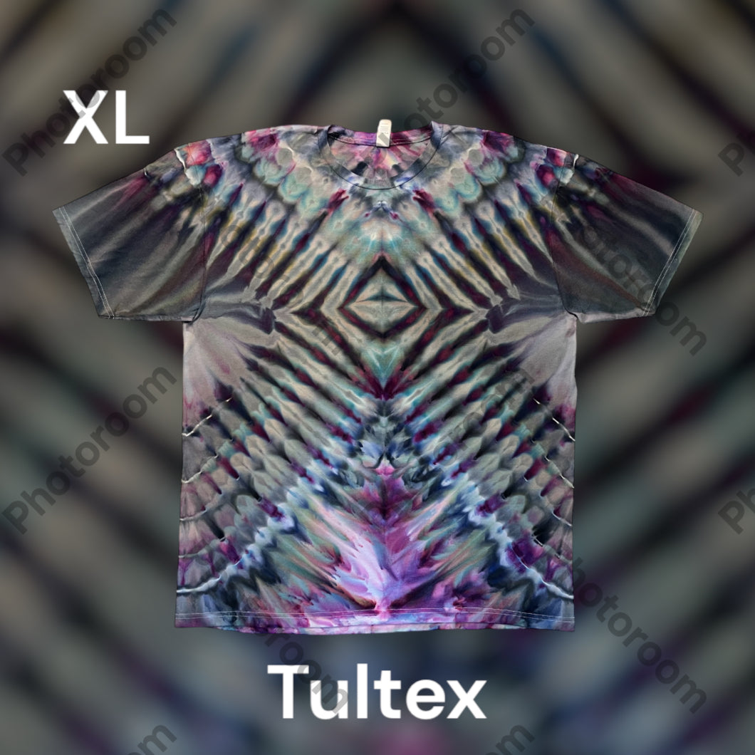 XL Tshirt, tie dye design