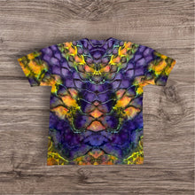 Load image into Gallery viewer, Large Tshirt, tie dye design
