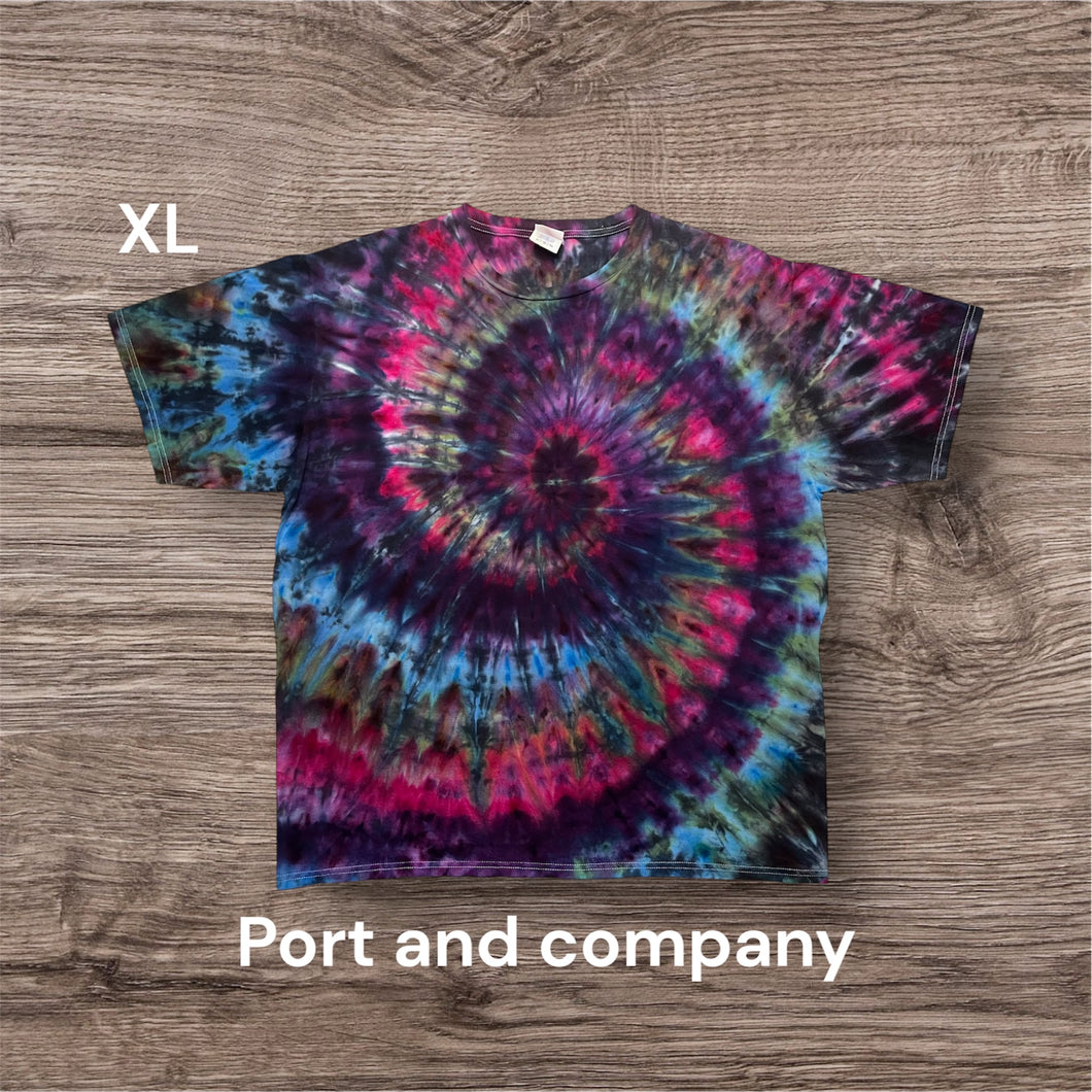 XL Tshirt,  spiral tie dye design