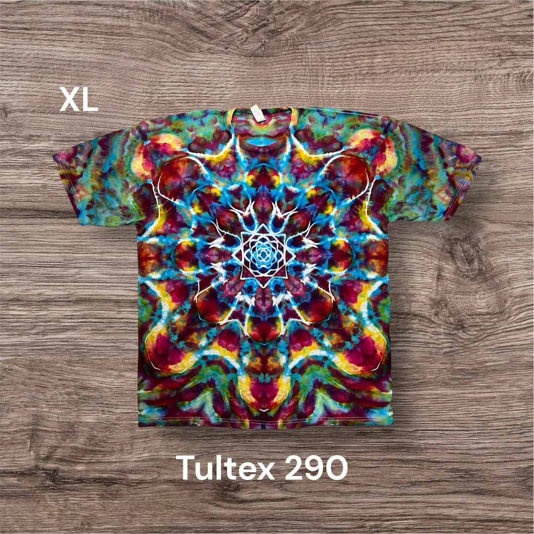 XL Tshirt, mandala tie dye