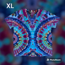 Load image into Gallery viewer, Adult XL Tshirt, fan fold tie dye
