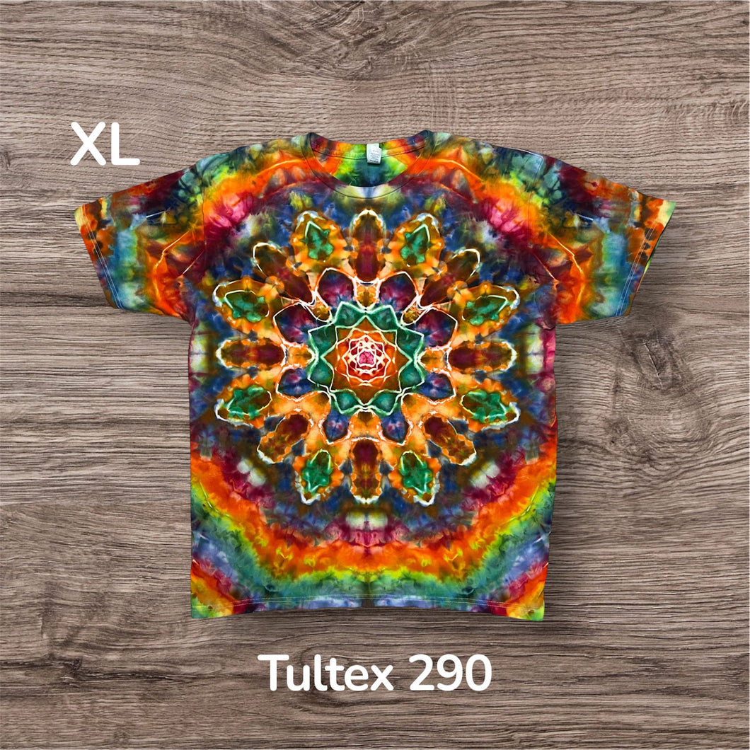 XL Tshirt, mandala tie dye