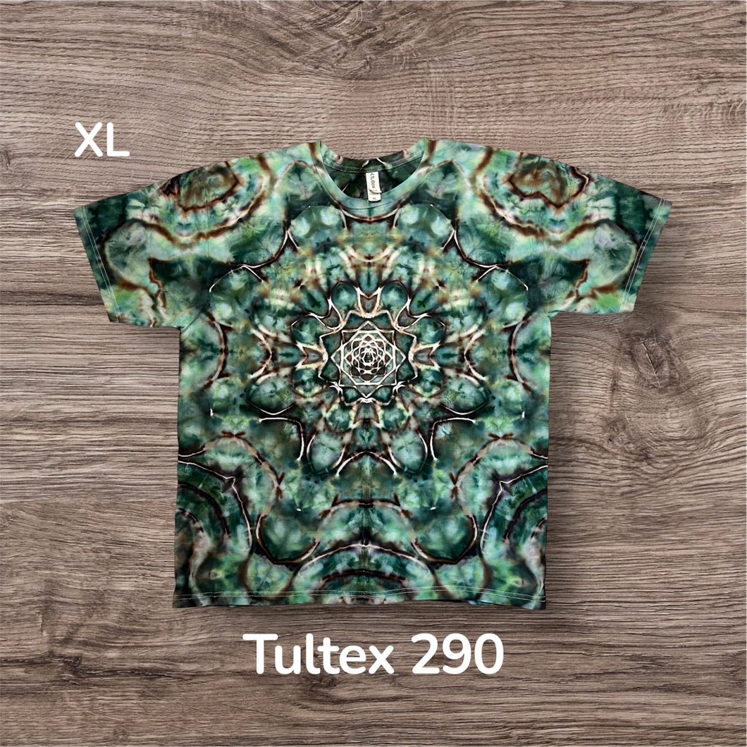XL Tshirt, mandala tie dye