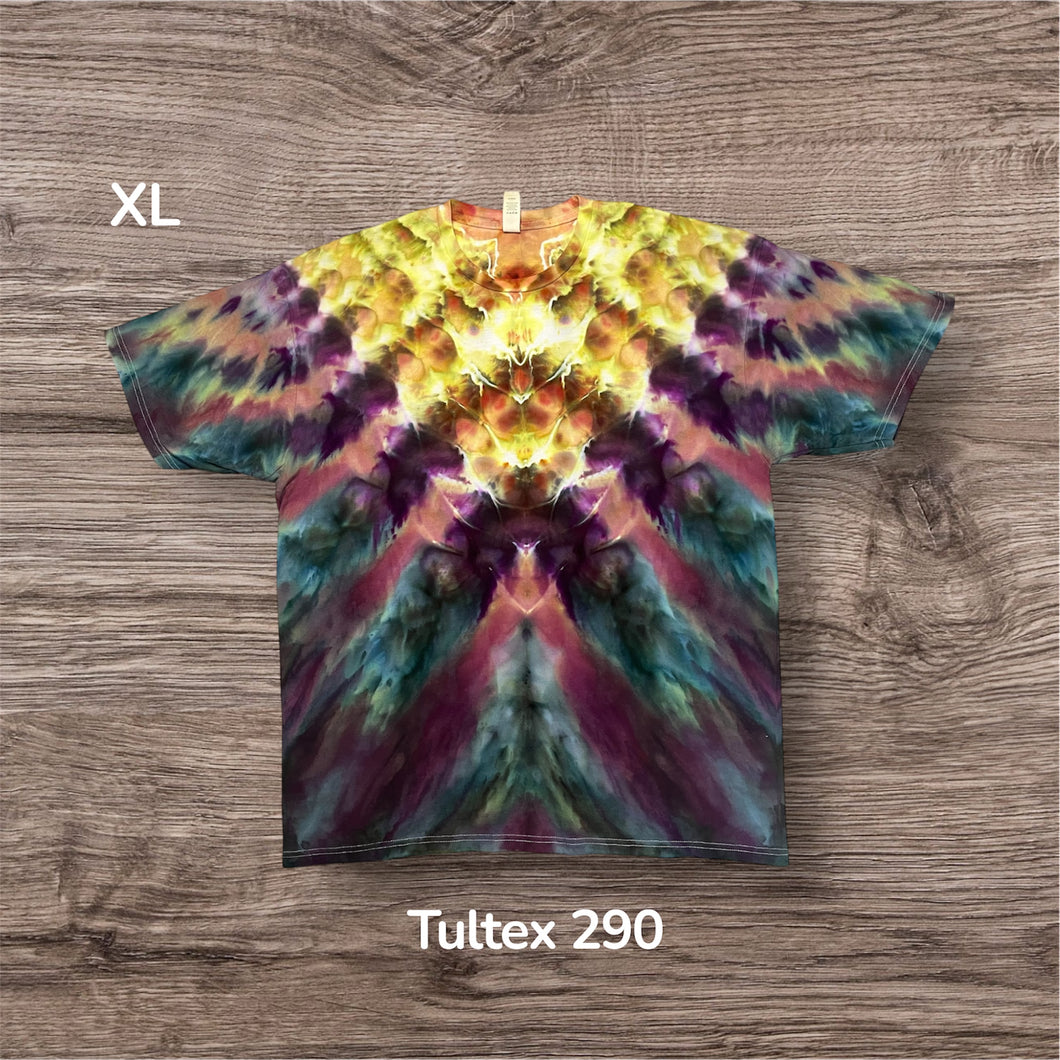 XL Tshirt, tie dye design